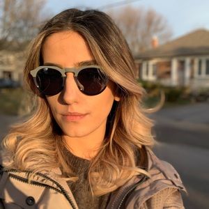 Meet your Posher, Iris